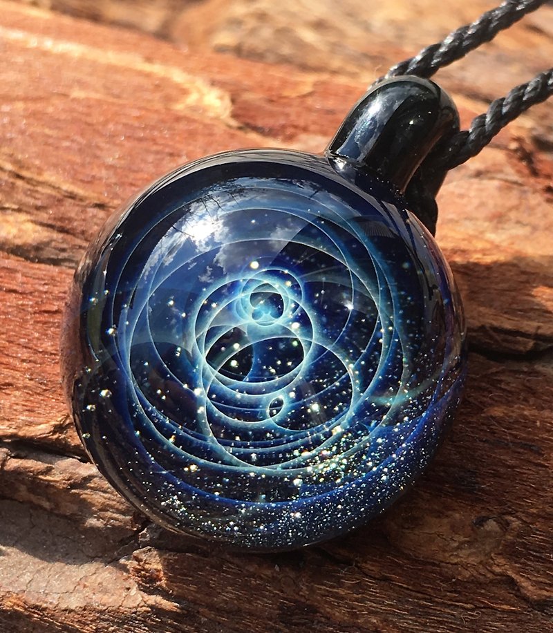 boroccus  A galaxy  A nebula  The solid design  Thermal glass  Pendant. - Necklaces - Glass Black