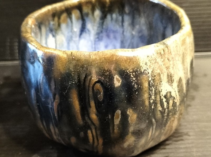 Hand holding tea bowl - Other - Pottery 