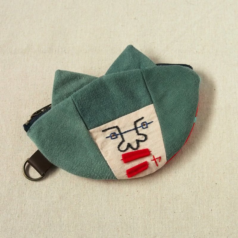 Cat ear coin purse with embroidered face, light green - กระเป๋าใส่เหรียญ - ผ้าฝ้าย/ผ้าลินิน สีเขียว