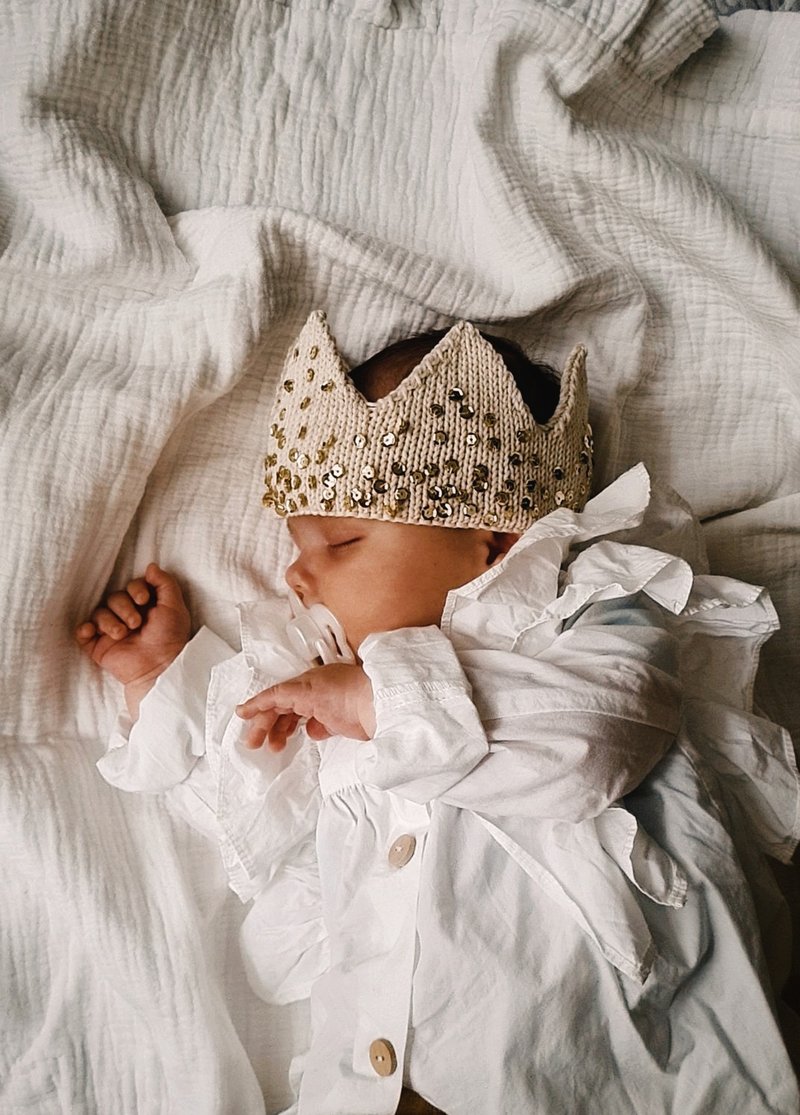 Knitted crown, birthday crown, first crown, baby crown, newborn crown - 嬰兒帽子/髮帶 - 羊毛 白色