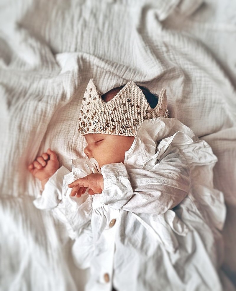 Knitted crown, birthday crown, first crown, baby crown, newborn crown - หมวกเด็ก - ขนแกะ ขาว