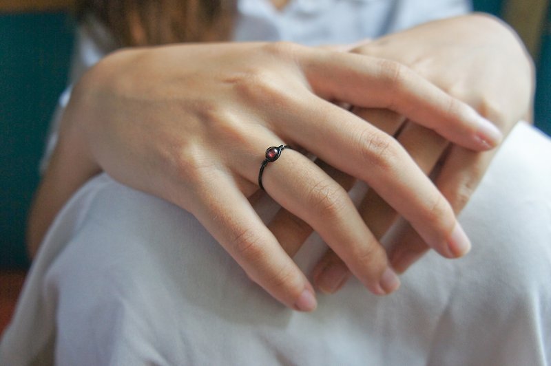 1月誕生石-3.5mm紅石榴銅線戒指 尾戒可 多色銅線選擇 女性大愛 - 戒指 - 寶石 紅色