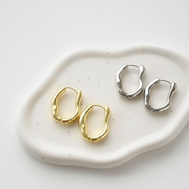 名入れ 【 変形 オーバル ピアス 008 】 シンプル キャッチレス 刻印 ギフト QU08U - 耳環/耳夾/耳骨夾 - 其他金屬 銀色