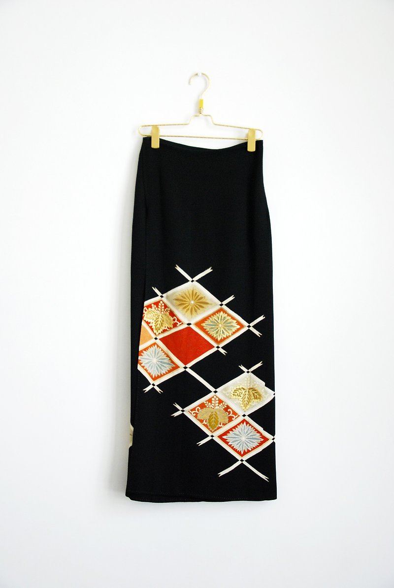 Ancient Japanese embroidery embroidery dress - กระโปรง - วัสดุอื่นๆ 
