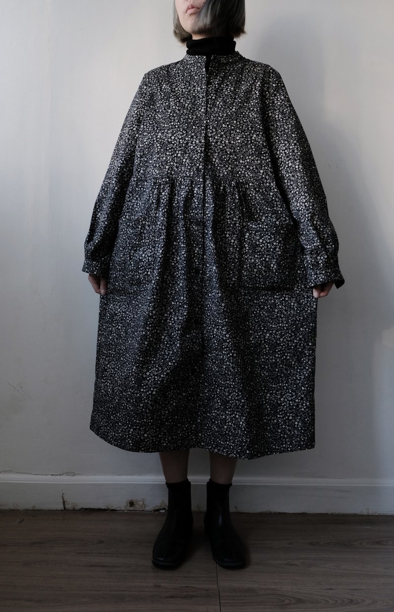 wool cotton printed dress 磨毛純棉印花連身裙 - 洋裝/連身裙 - 棉．麻 黑色