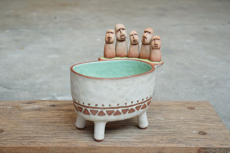 Plant pot with Moeyes. - 花瓶/花器 - 陶 白色