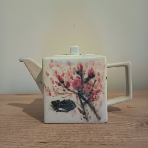 手描きの釉下磁器の急須桜猫蝶コウライウグイス昆虫茶陶