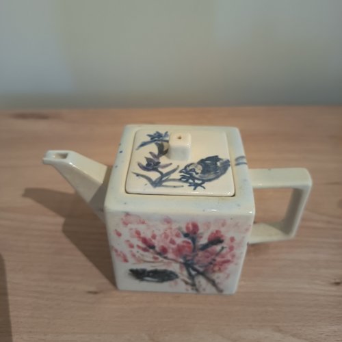 手描きの釉下磁器の急須桜猫蝶コウライウグイス昆虫茶陶