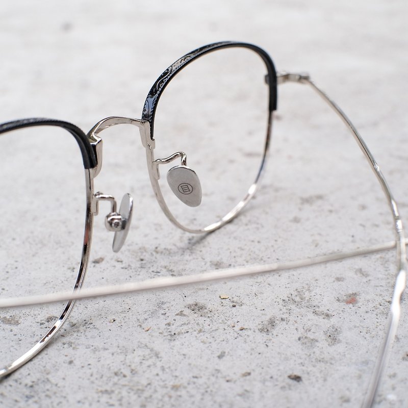 【目目商行】純鈦金屬鼻墊 銀灰色 不氧化 不過敏 - 眼鏡/眼鏡框 - 其他金屬 銀色
