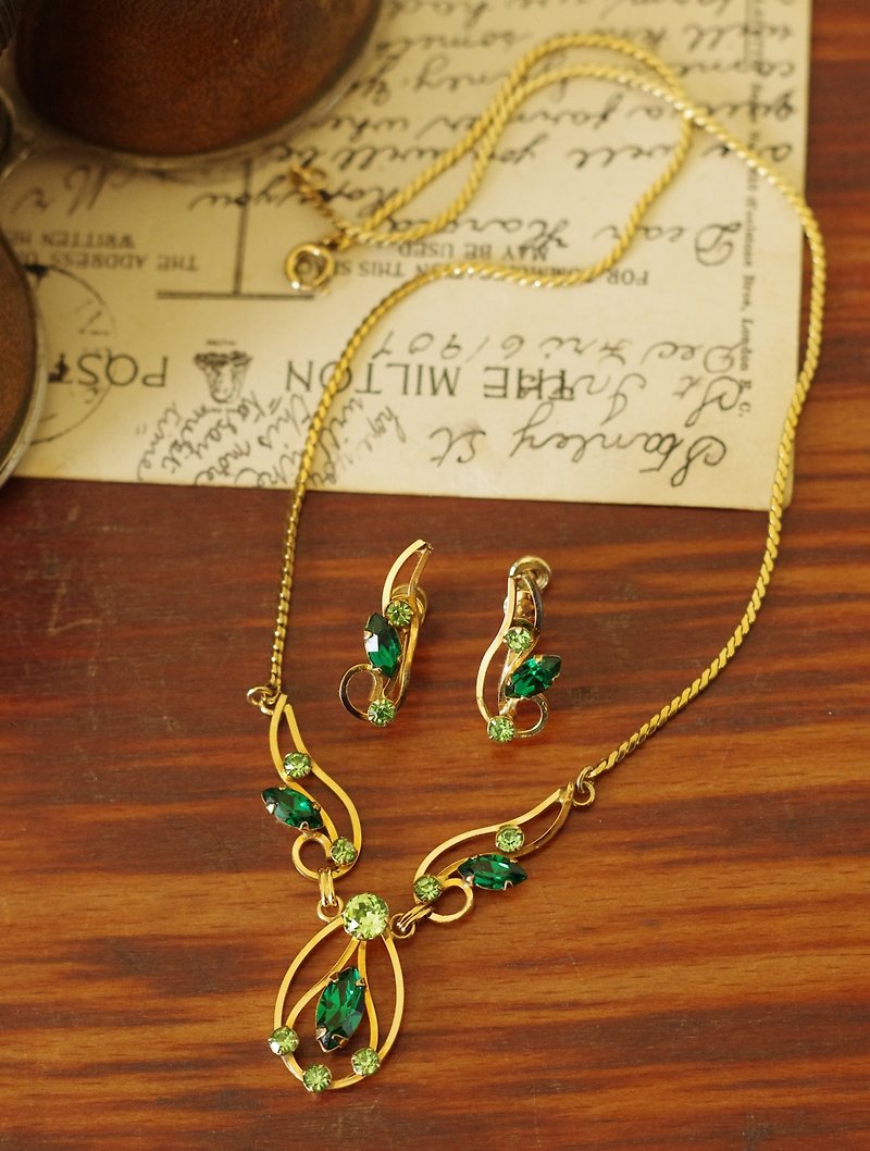 Old and good antique jewelry Van Dell golden green Stone necklace clip-on earrings set rare style - Necklaces - Other Metals Gold