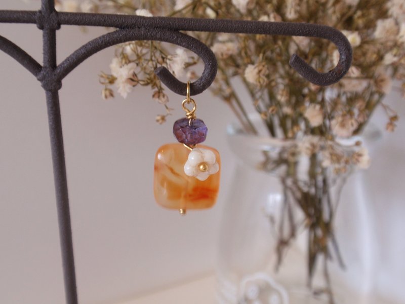 Necklace//Pendant Agate Small White Flower Orange Square Bubble Gum - สร้อยคอ - คริสตัล สีส้ม