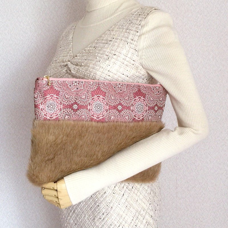 Clutch bag with fake fur and Japanese Traditional pattern, Kimono - Obi - Clutch Bags - Other Materials Pink