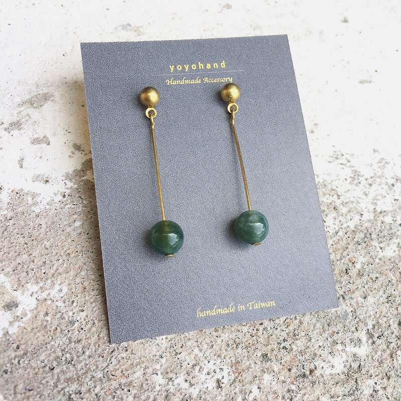 Natural stone shake earrings small round seaweed free clip type - ต่างหู - วัสดุอื่นๆ สีเขียว