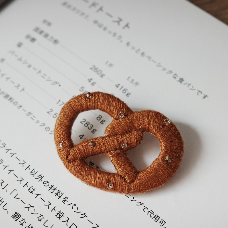 扭結麵包刺繡別針材料包 德國 pretzel DIY 刺繡 珠繡 - 編織/刺繡/羊毛氈/縫紉 - 棉．麻 