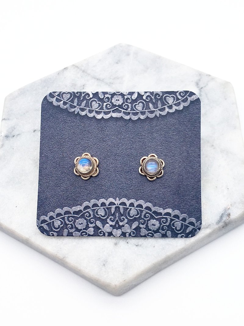 ムーンストーンの花のイヤリング925純銀製の象眼手作りネパールで - ピアス・イヤリング - 宝石 ブルー