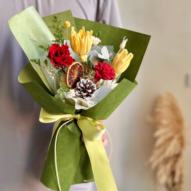 Christmas red and green everlasting bouquet - Dried Flowers & Bouquets - Plants & Flowers Green