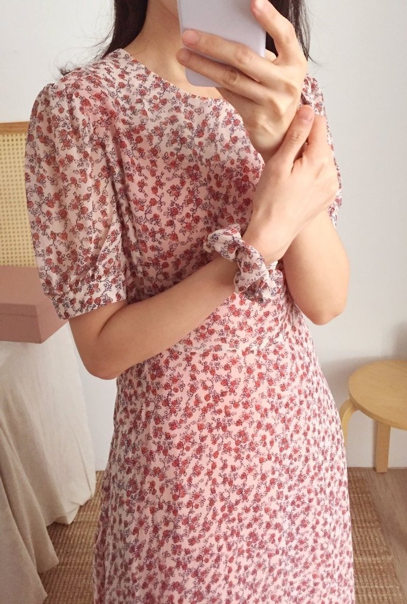 TIARE DRESS - 粉色碎花澎袖合腰身絲質洋裝 剩S-M尺寸 - 連身裙 - 絲．絹 
