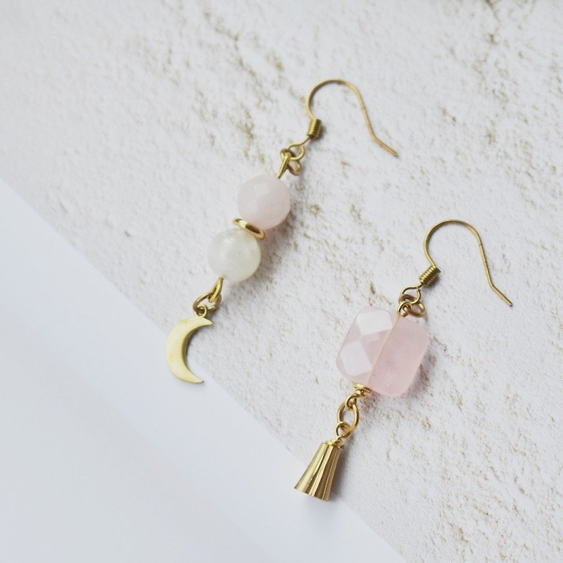 Moonlight fairy for peach (hand earrings / pink crystal / brass) - Earrings & Clip-ons - Gemstone Pink