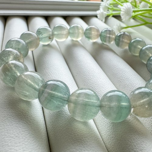 エメラルドグリーンの石|アイスクリーム2色|フレッシュトーン