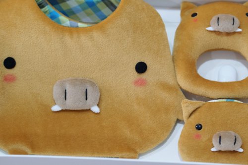 Bucute Bucute山豬寶寶的彌月禮盒組/口水巾/護身符/手搖鈴/彌月