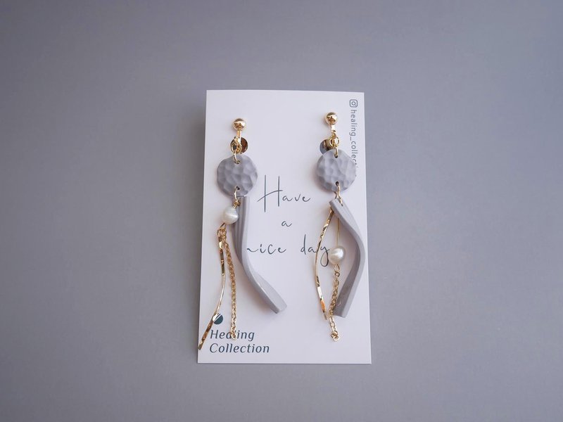 Flowing Gray elegant gray corrugated irregular lines handmade soft clay earrings - ต่างหู - ดินเผา สีเทา