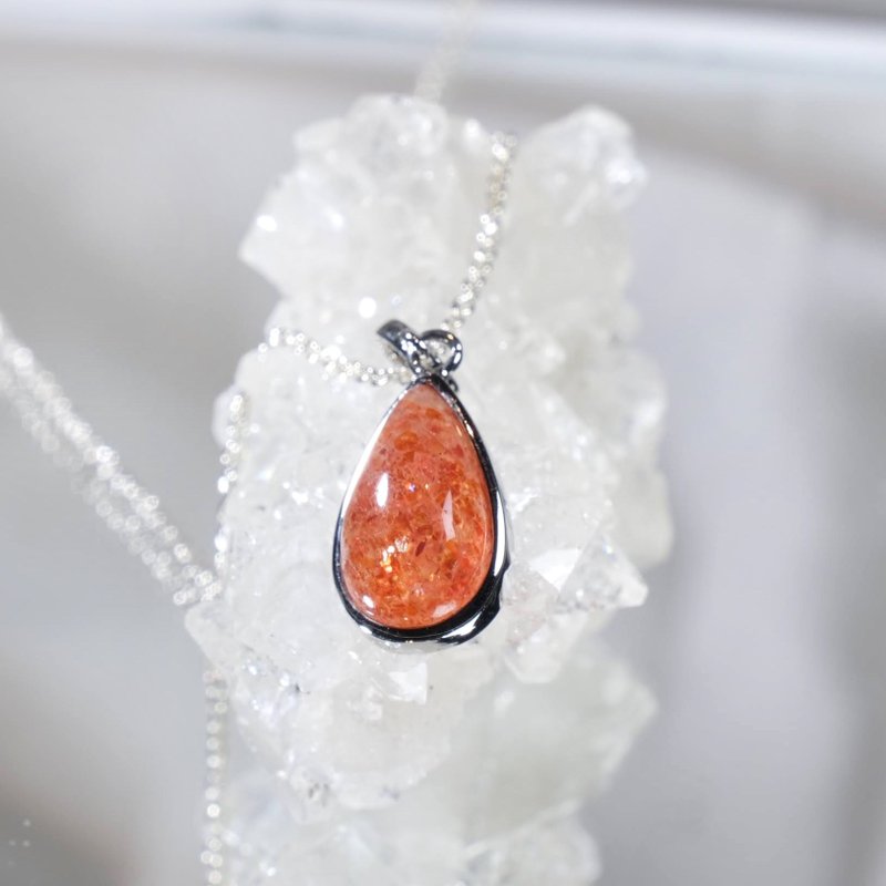 One picture, one object/Gold strawberry Stone drop-shaped pendant necklace mineral obviously positive energy to attract wealth - Necklaces - Crystal Orange