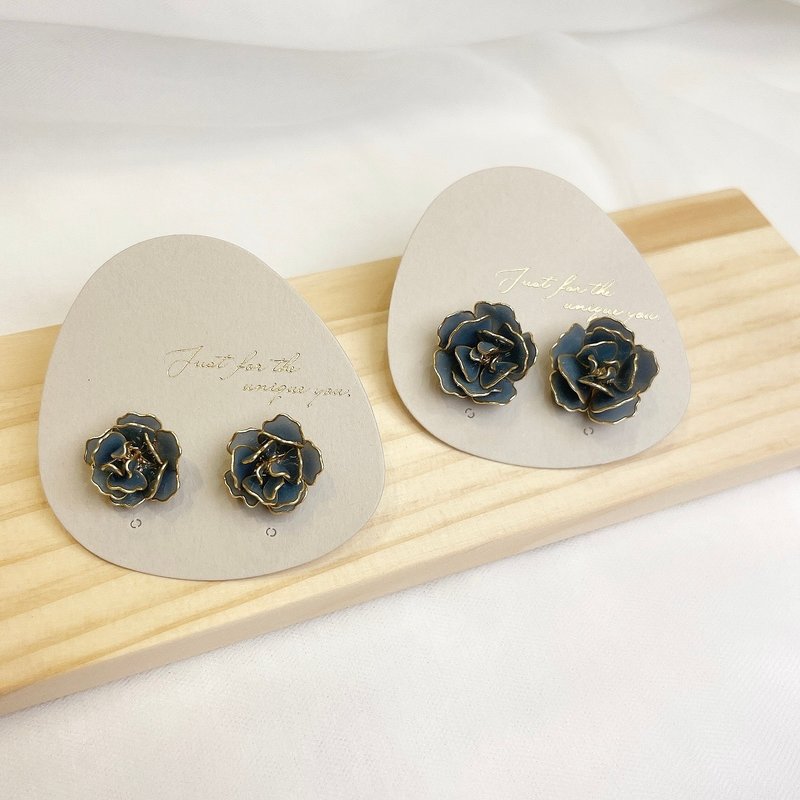 Rose flower ear-mounted Morandi blue style - Earrings & Clip-ons - Resin Blue