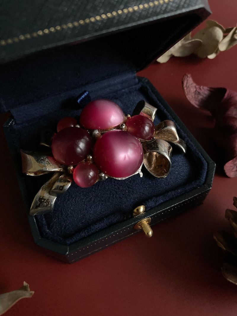 1950s CORO Pomegranate Red Stone Christmas Brooch - เข็มกลัด - โลหะ 