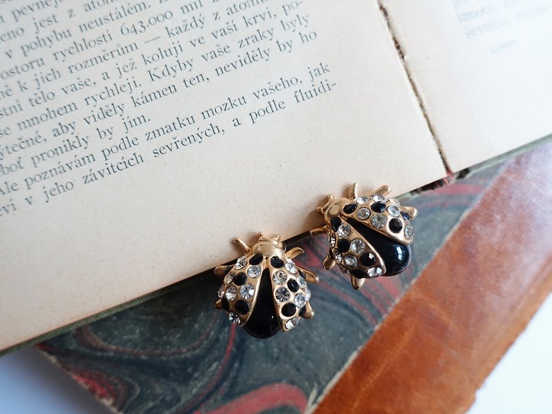 Awhile moment | Vintage Clip-on antique earrings no.7