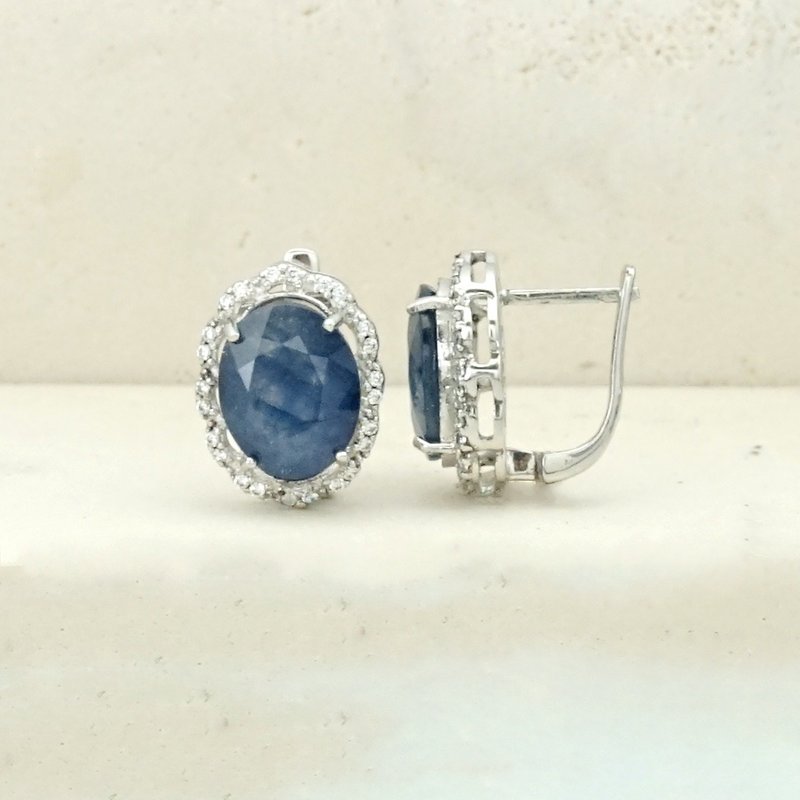 Silver Earring with Natural Blue Sapphire - 耳環/耳夾 - 半寶石 藍色