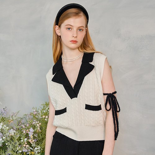 VITALSIGN Double collar Cable Knit Vest