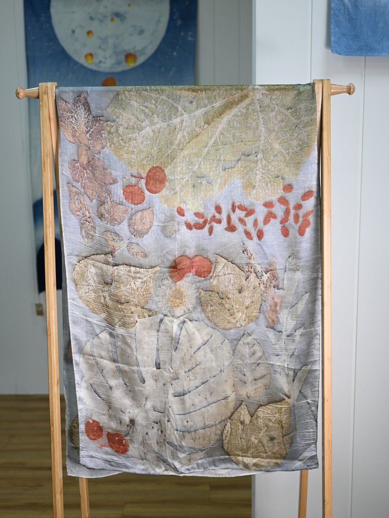 [Limited memory] EcoPrint floral and leaf pad printed silk scarf/hanging picture - Knit Scarves & Wraps - Silk Multicolor