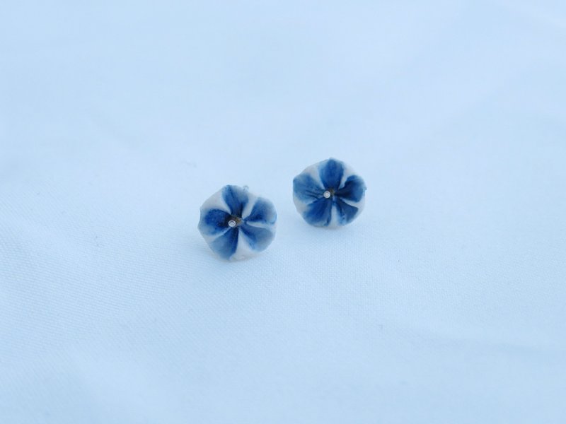 Pluie de fleurs white porcelain 2way sterling silver earrings - Earrings & Clip-ons - Porcelain Blue