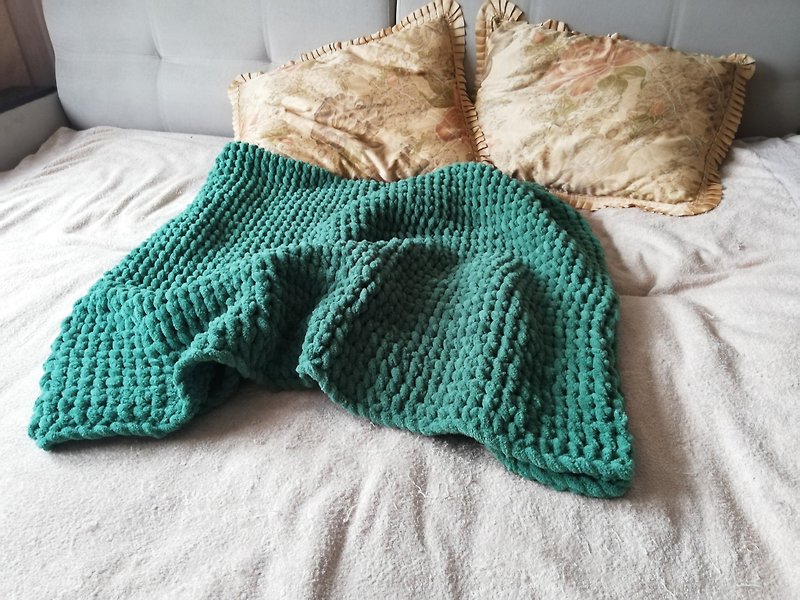 Emerald blanket trendy giant knit bedspread plush blanket gift for her - ผ้าห่ม - เส้นใยสังเคราะห์ สีเขียว