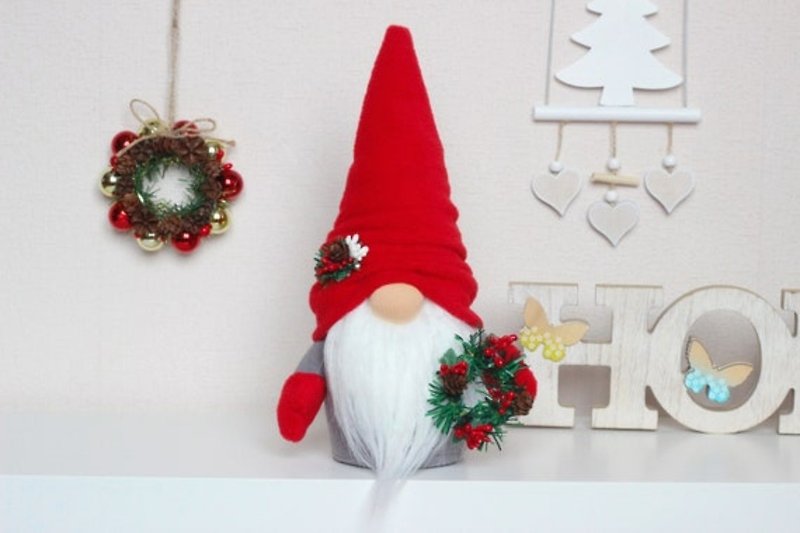 Christmas Gnome with wreath