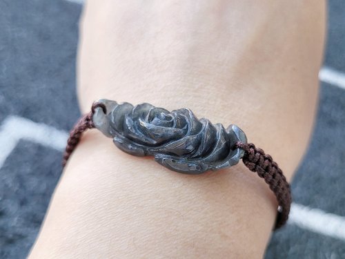 螺絲帽帽工作室 【親翠】天然翡翠 冰黑烏雞黑蓮花調整式平結手環