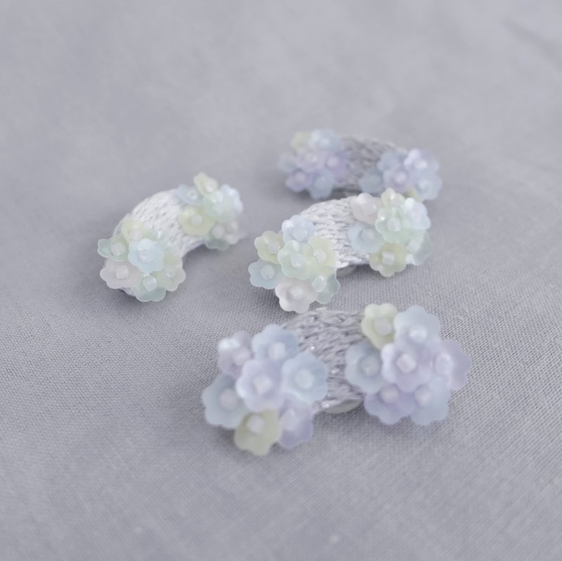 小花梗・手工刺繡耳夾 - 耳環/耳夾/耳骨夾 - 棉．麻 銀色