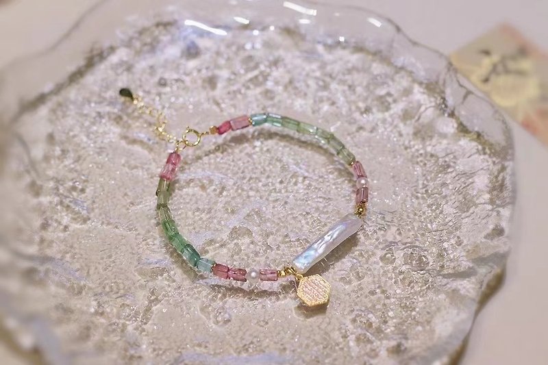 Natural ore rainbow tourmaline baroque pearl design single circle bracelet hs-s - สร้อยคอ - เครื่องเพชรพลอย สีแดง