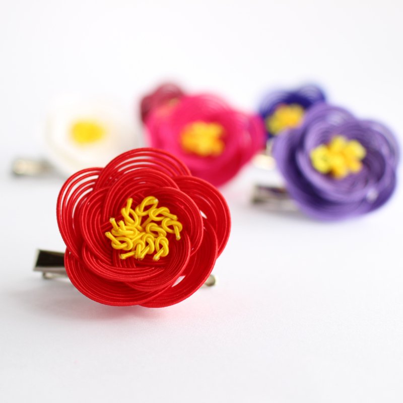 japanese style brooch / mizuhiki / japan / accessory / traditional / flower - 心口針/胸針 - 棉．麻 紅色