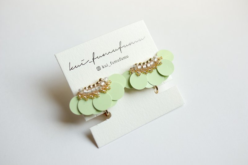 Fluttering. / Embroidery Clip-On / kui_fumufumu - Earrings & Clip-ons - Thread Green
