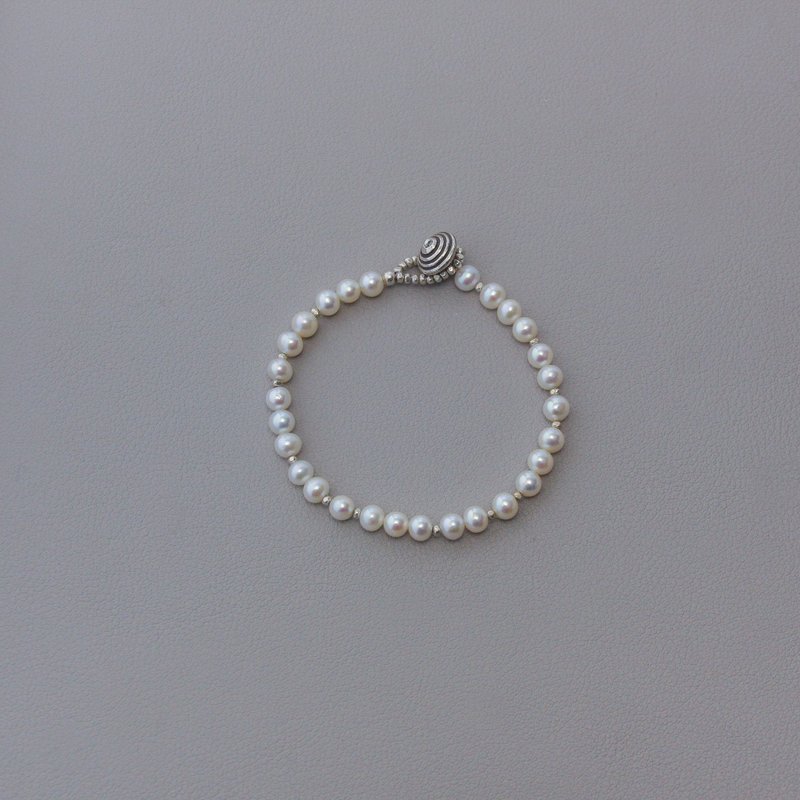 4-5mm Freshwater Pearl Bracelet - A Customized Gift - สร้อยข้อมือ - ไข่มุก ขาว