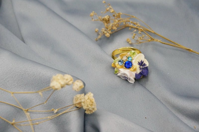 Elegant Rhinestone bouquet ring =Flower Piping= Customizable - แหวนทั่วไป - ดินเหนียว สีน้ำเงิน