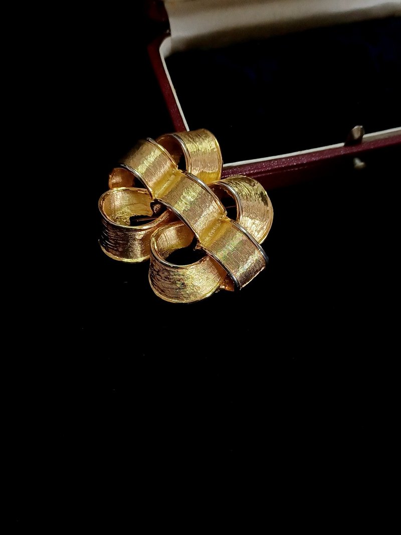 vintage jewelry BOUCHER 古董典雅胸針 金色緞帶 - 胸針 - 其他金屬 