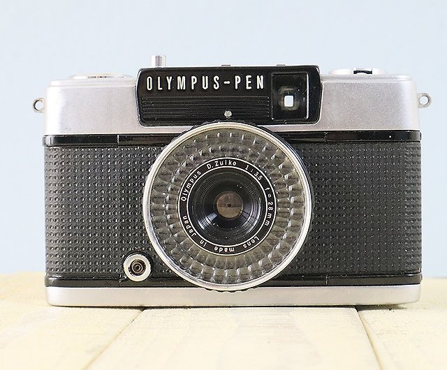Working item] Old film camera OLYMPUS PEN EE-3 S/N4546534 m026
