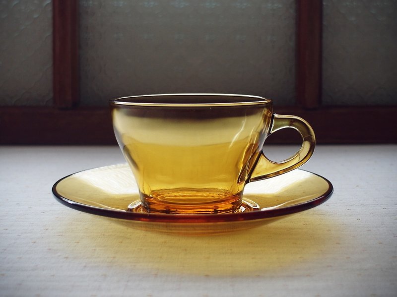 初期の蜂蜜色のコーヒーカップとソーサーセットラウンドギフトカップホルダー（食器/古品/古物/ガラス/ブラウン） - マグカップ - ガラス オレンジ