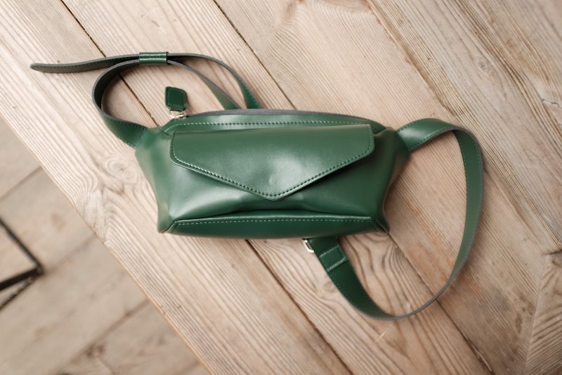 Sunglasses chest bag - Green - 側背包/斜背包 - 人造皮革 綠色