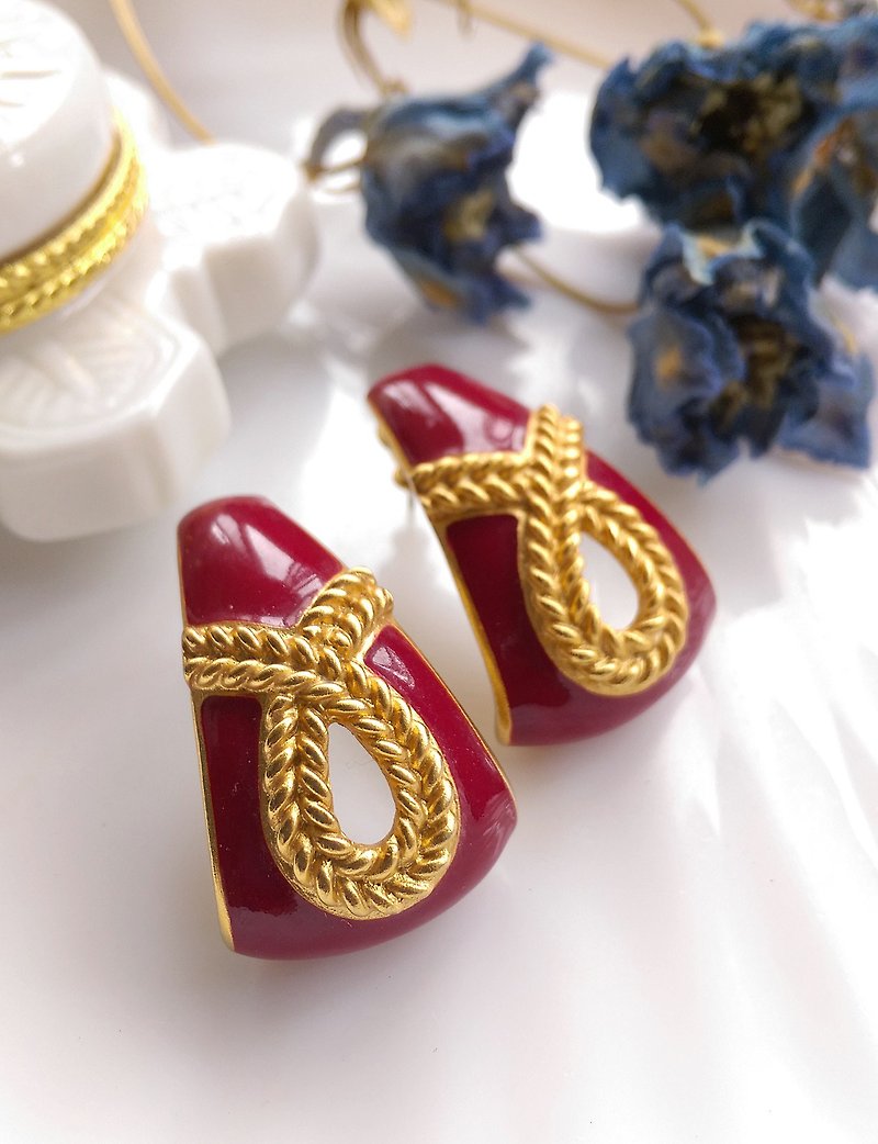 Western antique jewelry. Red elegant pin earrings - ต่างหู - โลหะ สีทอง