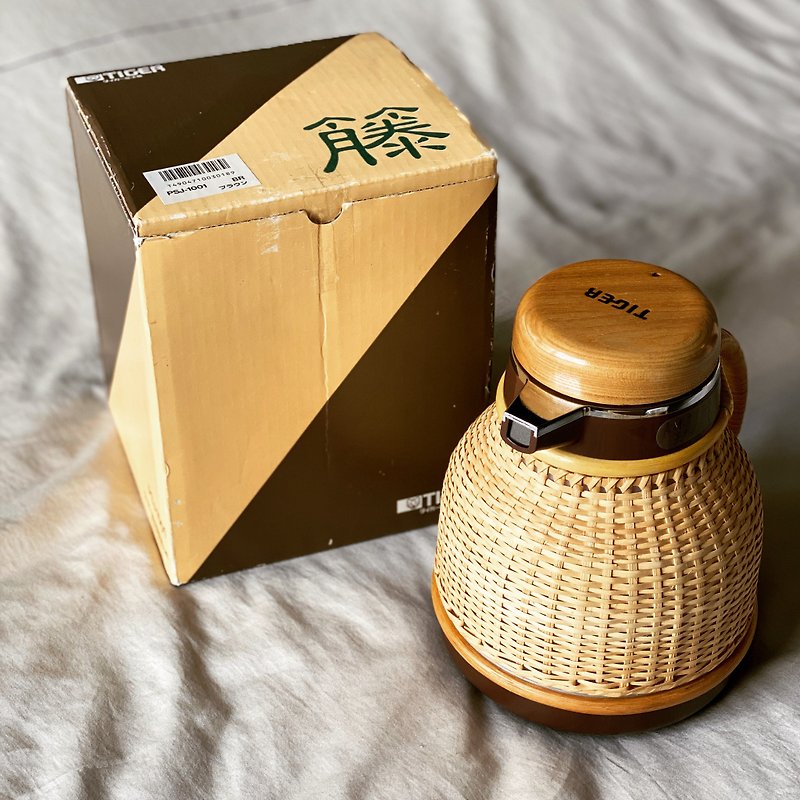 Japan Tiger Rare Handmade Rattan Kettle Coffee Pot Magic Bottle Insulated Pot Brand New