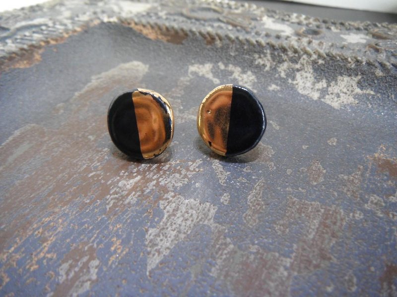 Kinsai round twin color earrings / earrings-black - ต่างหู - ดินเผา สีดำ