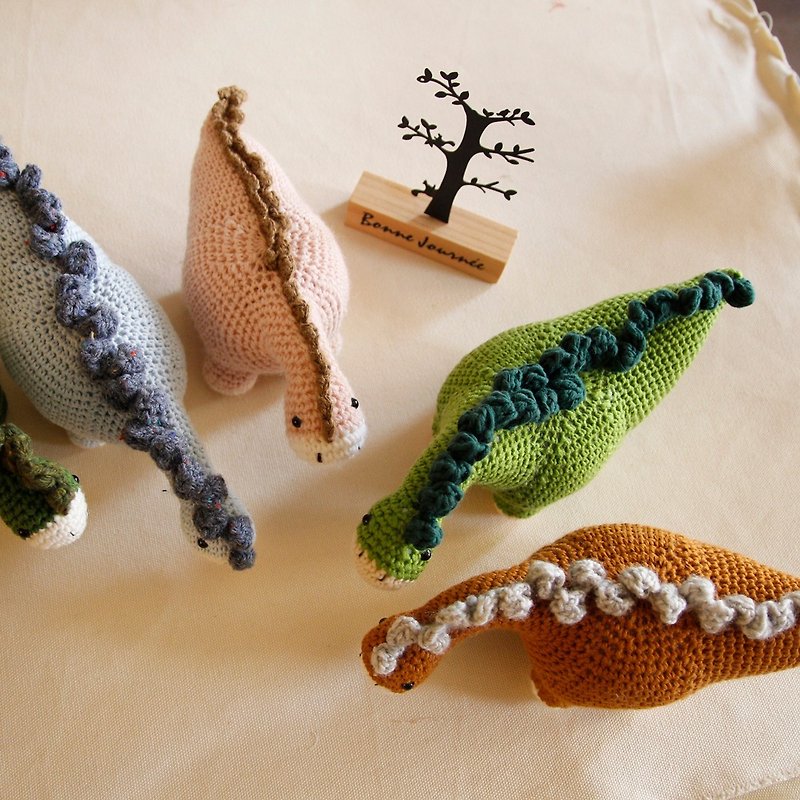 Amigurumi crochet doll: brow dinosaur, long neck dragon - ของเล่นเด็ก - วัสดุอื่นๆ หลากหลายสี